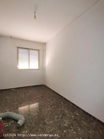 A LA VENTA PISO EN ZONA HOSPITAL - JAEN