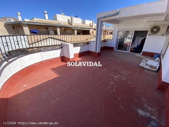 SOL8VIDAL vende ático en el centro de Orihuela, la vivienda dispone de unos 120 m2, distribuidos en