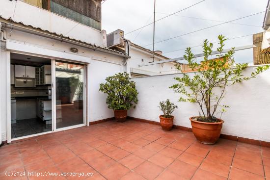 PISO CON TERRAZA A PIE DE COMEDOR EN LA CREU DE BARBERÀ - BARCELONA