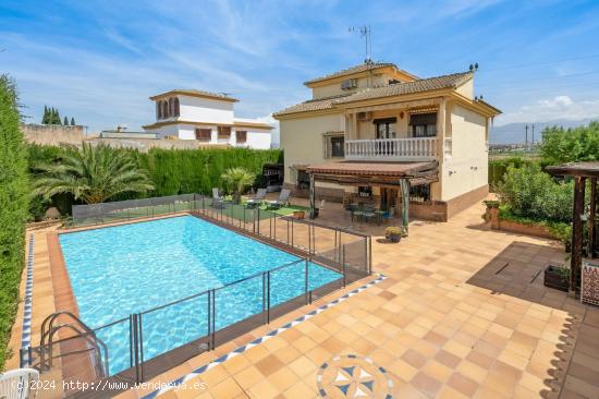  Chalet de ensueño con piscina y huerto ¡La casa de tus sueños te espera! - GRANADA