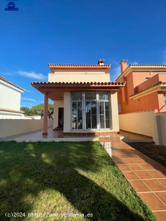  CHALET EN LA SEGUNDA PISTA DE LA PLAYA DE LA BARROSA - CADIZ 