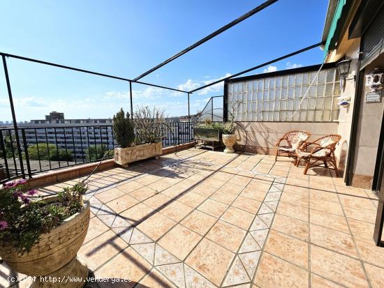  ÁTICO DE 4 HABITACIONES CON TERRAZA - BARCELONA 