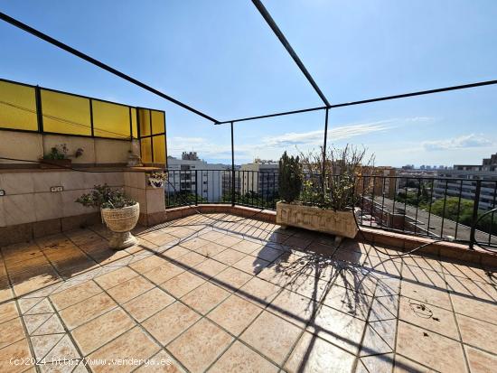 ÁTICO DE 4 HABITACIONES CON TERRAZA - BARCELONA