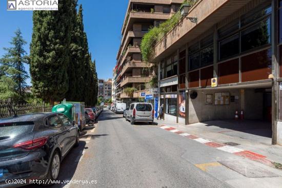  Local comercial junto a la Avenida Constitución - GRANADA 