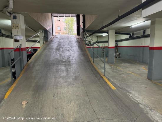 PLAZA DE PARKING EN SANT ANTONIO MARIA CLARET PARA COCHE PEQUEÑO - BARCELONA