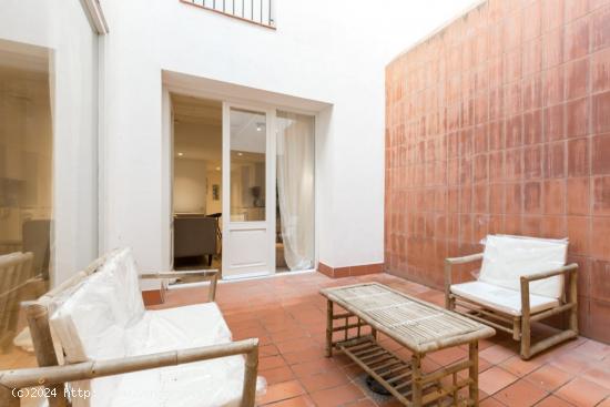 LUJOSO PISO DE 2 HABITACIONS Y 2 BAÑOS, PATIO PRIVADO, A ESTRENAR - BARCELONA