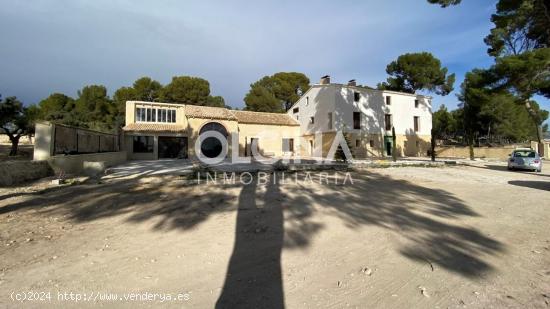 Espectacular masía en proceso de restauración - ALICANTE