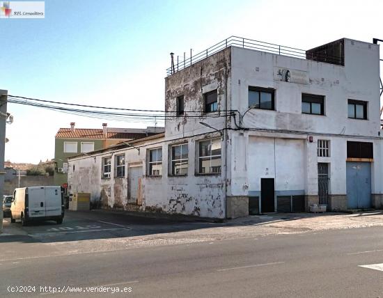 NAVE INDUSTRIAL EN LA ENTRADA DE LA POBLACION - CASTELLON