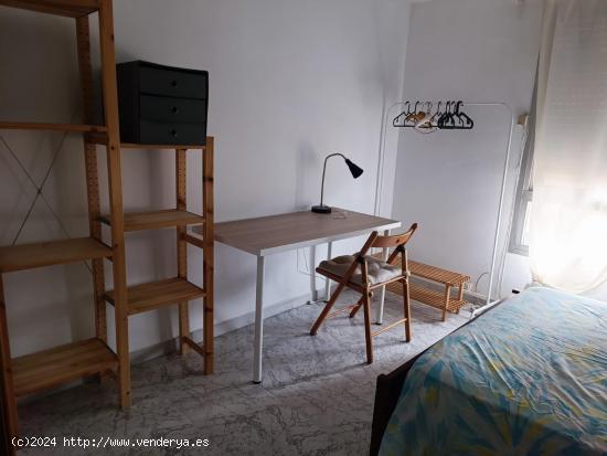 2 habitaciones de alquiler para 2 CHICAS ESTUDIANTES cerca de la Universidad - ALCOY - ALICANTE