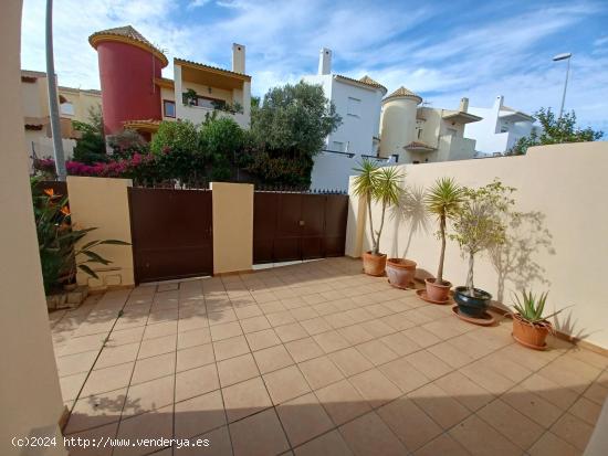 PRECIOSO CHALET EN CALLE ISAAC PERAL - HUELVA