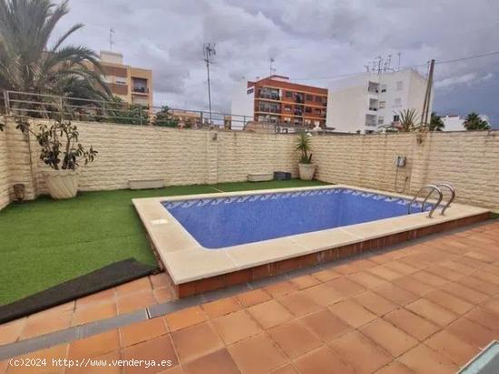 SE VENDE CASA- CHALET INDEPENDIENTE DEL 2003 EN BENIMAMET CON JARDIN Y PISCINA - VALENCIA