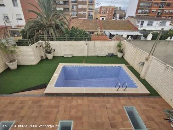 SE VENDE CASA- CHALET INDEPENDIENTE DEL 2003 EN BENIMAMET CON JARDIN Y PISCINA - VALENCIA