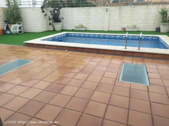 SE VENDE CASA- CHALET INDEPENDIENTE DEL 2003 EN BENIMAMET CON JARDIN Y PISCINA - VALENCIA