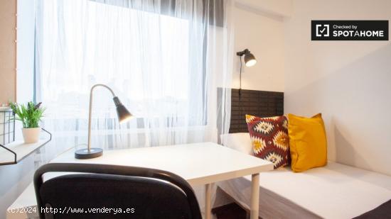 Habitaciones en alquiler en apartamento moderno de 10 dormitorios en Ciudad Lineal - MADRID