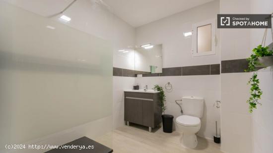 ¡Habitaciones en alquiler en un Piso de 5 Habitaciones en Valencia! - VALENCIA