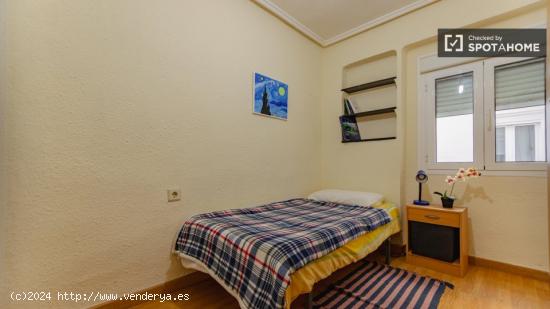 Se alquila habitación en piso de 1 dormitorio en Mislata - VALENCIA