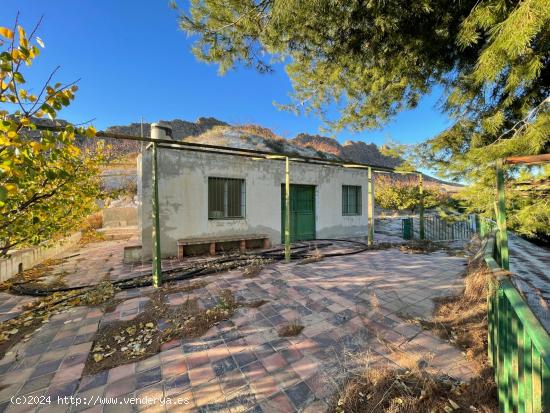  Casa con gran terreno en El Fenazar - MURCIA 