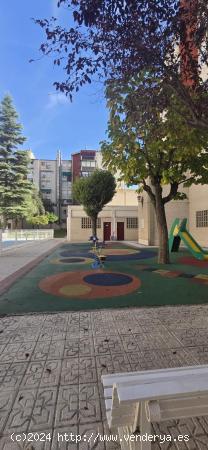 Alquiler de  piso en Urbanización  Jardin de la Reina - GRANADA