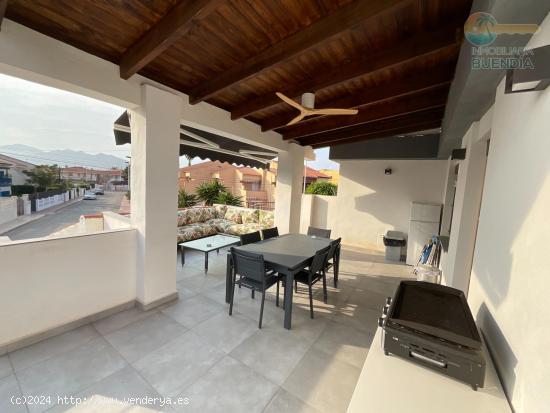 Gran oportunidad! Apartamento con amplia terraza y vistas despejadas a un paso de la playa de Bahía