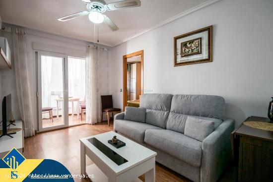  Apartamento con piscina compartida, en la provincia de Alicante, en la localidad de Torrevieja, en l 