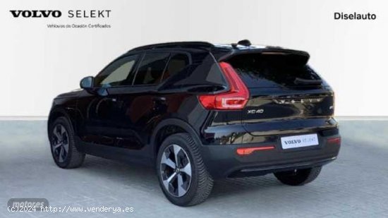 Volvo XC40 2.0 B3 PLUS DARK AUTO 163 5P de 2023 con 7.847 Km por 39.900 EUR. en Barcelona