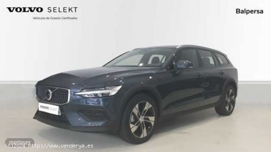  Volvo V 60 V60 Cross Country Core, B4 (diesel) AWD, Diesel de 2023 con 23.309 Km por 40.990 EUR. en  