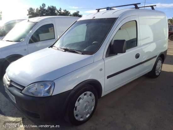  Opel Combo cdti FURGON. de 2007 con 301.000 Km por 3.500 EUR. en Murcia 