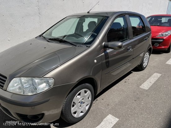 Fiat Punto 1.2 Dynamic 5p de 2005 con 47.500 Km por 3.600 EUR. en Madrid