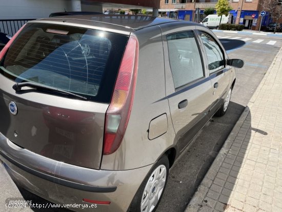 Fiat Punto 1.2 Dynamic 5p de 2005 con 47.500 Km por 3.600 EUR. en Madrid