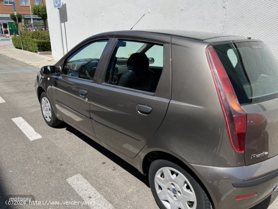 Fiat Punto 1.2 Dynamic 5p de 2005 con 47.500 Km por 3.600 EUR. en Madrid