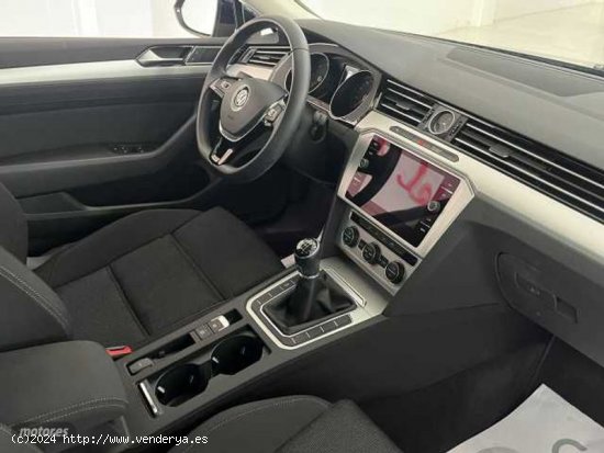 Volkswagen Passat 2.0TDI Advance 110kW de 2019 con 52.000 Km por 20.990 EUR. en Alava