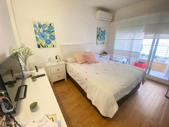 PRECIOSO PISO DÚPLEX DE 3 DORMITORIOS EN EL CENTRO DE TORREVIEJA!!! - ALICANTE