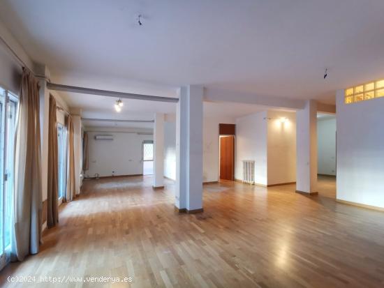 GRAN PISO CON MUCHA LUZ NATURAL EN VENTA CALLE MADRAZO, SANT GERVASI - Barcelona - BARCELONA