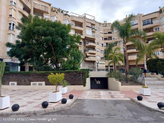 SE ALQUILA APARACMIENTO EN EL EDIFICO BARBARELA PRIMERA FASE EN TORREMOLINOS - MALAGA