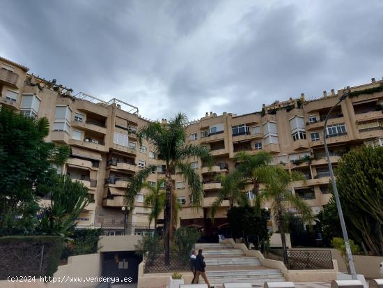 SE ALQUILA APARACMIENTO EN EL EDIFICO BARBARELA PRIMERA FASE EN TORREMOLINOS - MALAGA