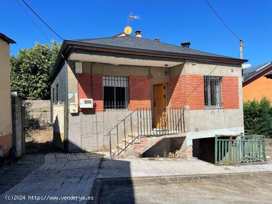  SE VENDE CASA CON TERRENO EN PONFERRADA - LEON 