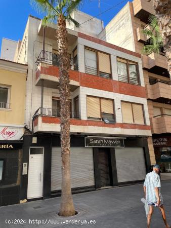 EDIFICIO IDEAL PARA DERRIBAR Y CONSTRUIR EN EL CENTRO DE TORREVIEJA - ALICANTE