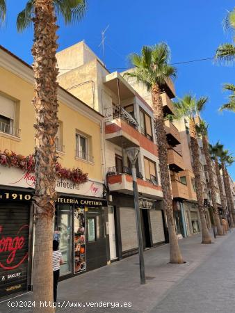 EDIFICIO IDEAL PARA DERRIBAR Y CONSTRUIR EN EL CENTRO DE TORREVIEJA - ALICANTE