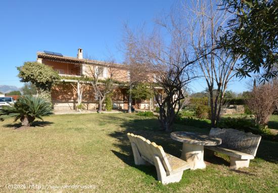 Rústica con jardines, piscina y vistas a la Sierra de Tramuntana – Marratxí - BALEARES