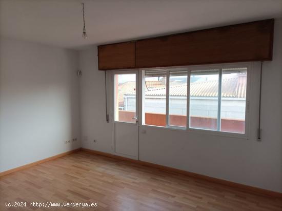 LOTE DE 2 APARTAMENTOS EN RIBEIRA POR 75.000 € - A CORUÑA