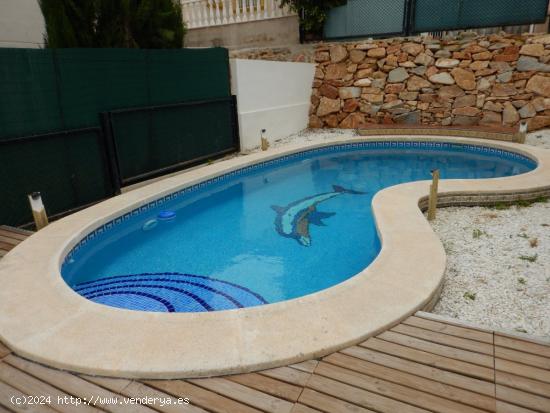 Bonito bungalow planta baja en sotano con piscina privada a 500metros de la playa - ALICANTE