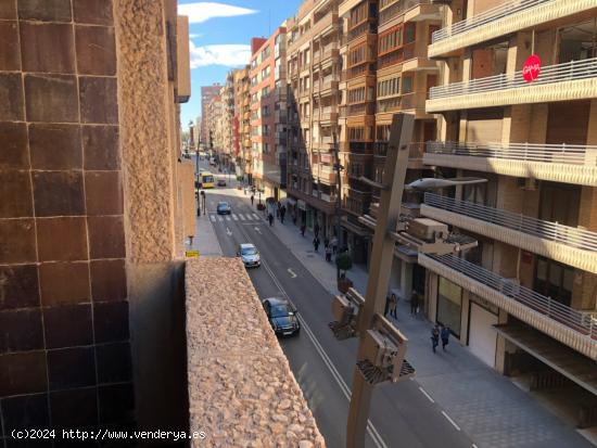 SE VENDE PISO MUY AMPLIO EN AVD JUAN CARLOS I CENTRICO - MURCIA