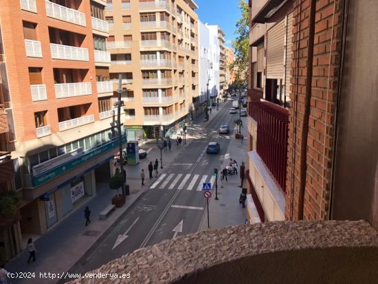 SE VENDE PISO MUY AMPLIO EN AVD JUAN CARLOS I CENTRICO - MURCIA