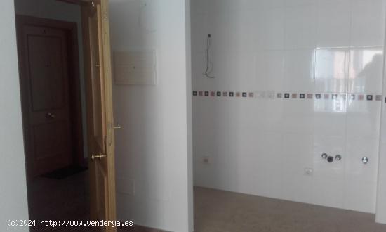 Apartamento, ¡¡a estrenar!!, con garaje incluído. - MURCIA