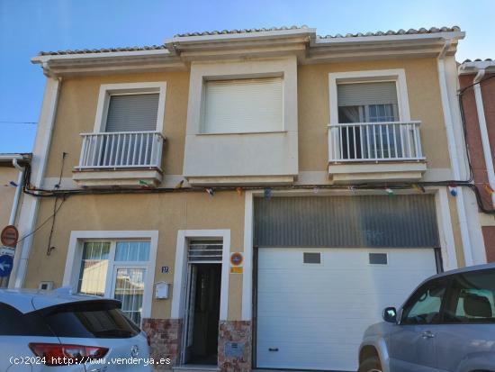 Amplia casa a la venta en El Niño de Mula - MURCIA