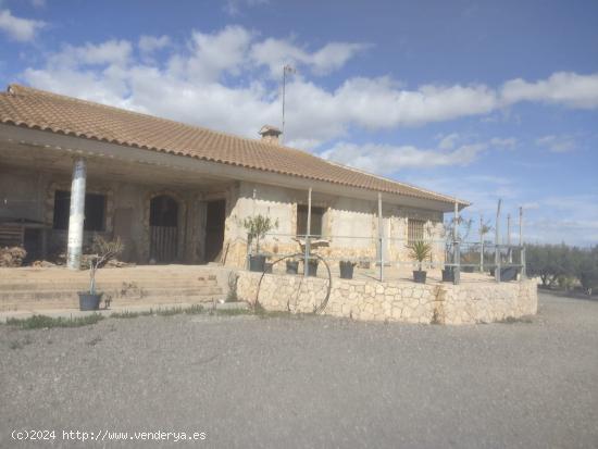 Chalet en Esparragal - MURCIA