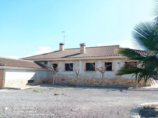 Chalet en Esparragal - MURCIA