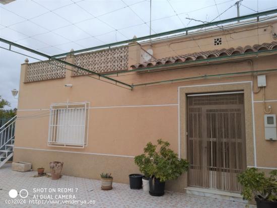 Casa de 150m con 1.800m de terreno, en casco urbano de Lorca. - MURCIA