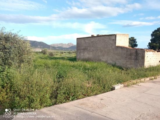 Terreno con nave para restaurar - ALMERIA