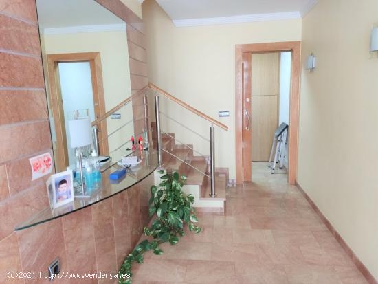 Casa con 5 habitaciones, 3 baños, 1 aseo, - MURCIA